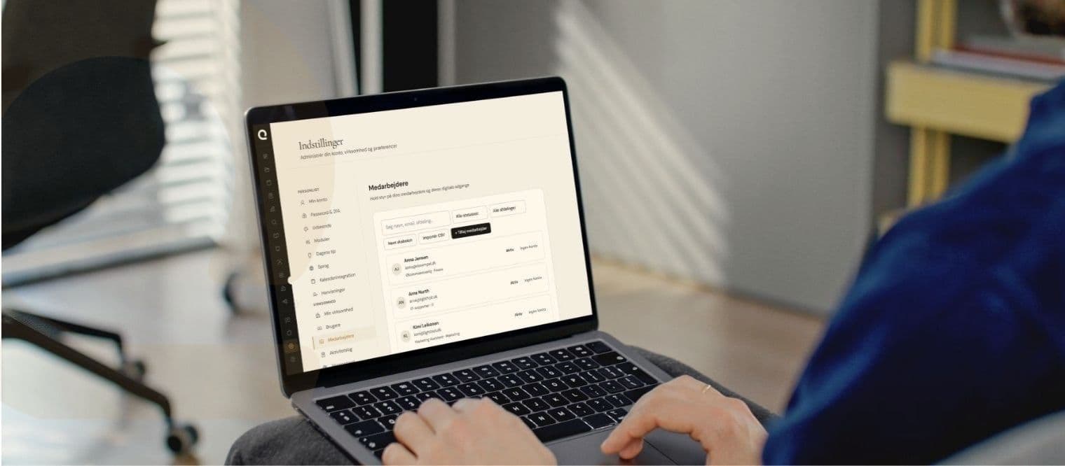 Ejerblik medarbejderkartotek vist på laptop